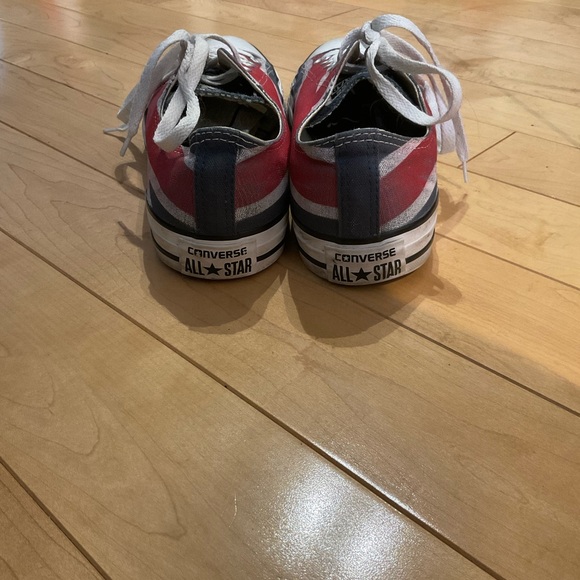 Customized Converse size 9US (men) or 11US (women) with Union Jack flag. - Picture 4 of 6